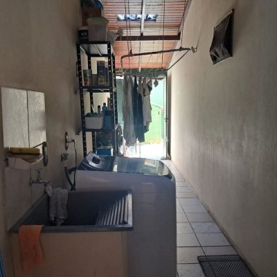 Casa Residencial com 195m², 3 quartos, 1 suíte, 2 garagens, no bairro Campeche em Florianópolis