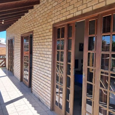 Casa Residencial com 195m², 3 quartos, 1 suíte, 2 garagens, no bairro Campeche em Florianópolis