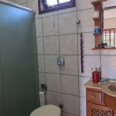 Casa Residencial com 195m², 3 quartos, 1 suíte, 2 garagens, no bairro Campeche em Florianópolis