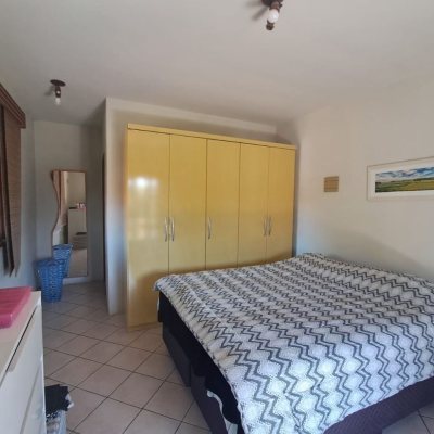 Casa Residencial com 195m², 3 quartos, 1 suíte, 2 garagens, no bairro Campeche em Florianópolis