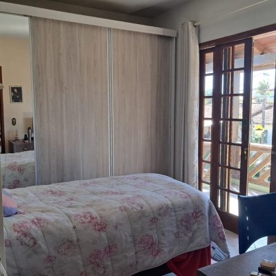 Casa Residencial com 195m², 3 quartos, 1 suíte, 2 garagens, no bairro Campeche em Florianópolis