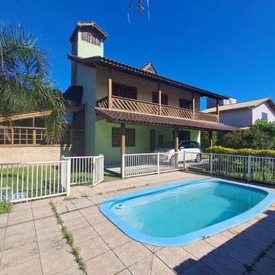 Casa Residencial com 195m², 3 quartos, 1 suíte, 2 garagens, no bairro Campeche em Florianópolis