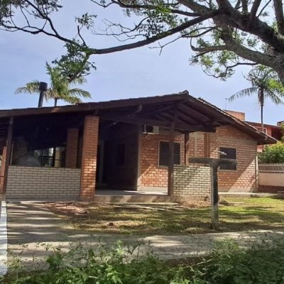 Casa em Condomínio com 200m², 4 quartos, 1 suíte, 3 garagens, no bairro Ingleses do Rio Vermelho em Florianópolis