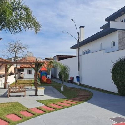 Casa em Condomínio com 200m², 4 quartos, 1 suíte, 3 garagens, no bairro Ingleses do Rio Vermelho em Florianópolis