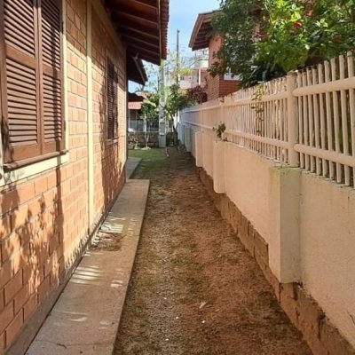 Casa em Condomínio com 200m², 4 quartos, 1 suíte, 3 garagens, no bairro Ingleses do Rio Vermelho em Florianópolis