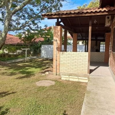 Casa em Condomínio com 200m², 4 quartos, 1 suíte, 3 garagens, no bairro Ingleses do Rio Vermelho em Florianópolis