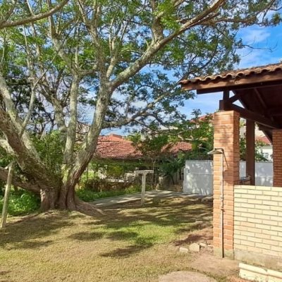 Casa em Condomínio com 200m², 4 quartos, 1 suíte, 3 garagens, no bairro Ingleses do Rio Vermelho em Florianópolis