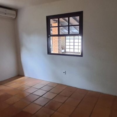 Casa em Condomínio com 200m², 4 quartos, 1 suíte, 3 garagens, no bairro Ingleses do Rio Vermelho em Florianópolis