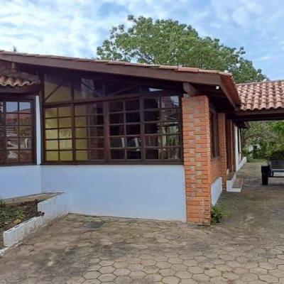 Casa em Condomínio com 200m², 4 quartos, 1 suíte, 3 garagens, no bairro Ingleses do Rio Vermelho em Florianópolis
