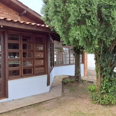 Casa em Condomínio com 200m², 4 quartos, 1 suíte, 3 garagens, no bairro Ingleses do Rio Vermelho em Florianópolis