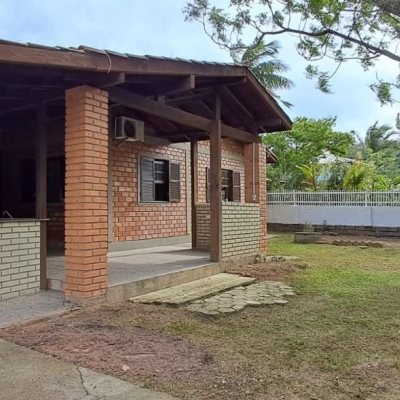 Casa em Condomínio com 200m², 4 quartos, 1 suíte, 3 garagens, no bairro Ingleses do Rio Vermelho em Florianópolis