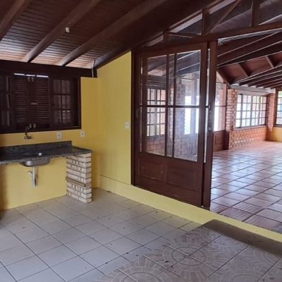 Casa em Condomínio com 200m², 4 quartos, 1 suíte, 3 garagens, no bairro Ingleses do Rio Vermelho em Florianópolis