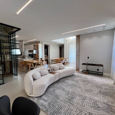 Casa em Condomínio com 404m², 4 quartos, 4 suítes, 2 garagens, no bairro Ingleses em Floranópolis