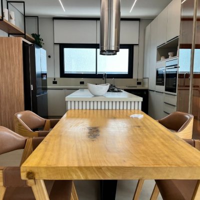 Casa em Condomínio com 404m², 4 quartos, 4 suítes, 2 garagens, no bairro Ingleses em Floranópolis