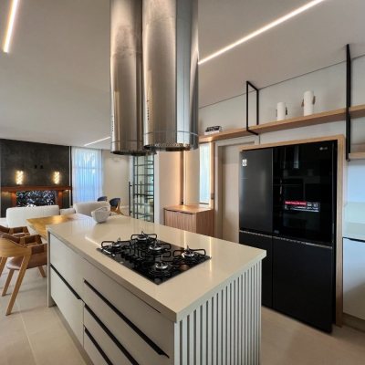 Casa em Condomínio com 404m², 4 quartos, 4 suítes, 2 garagens, no bairro Ingleses em Floranópolis