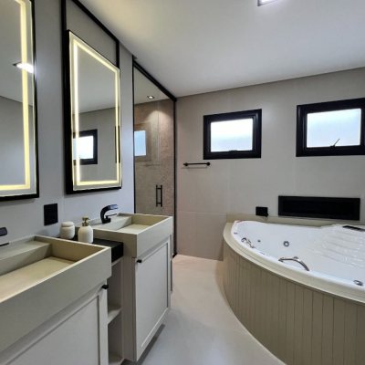 Casa em Condomínio com 404m², 4 quartos, 4 suítes, 2 garagens, no bairro Ingleses em Floranópolis