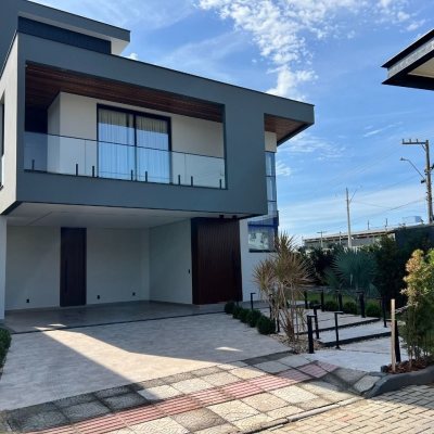 Casa em Condomínio com 404m², 4 quartos, 4 suítes, 2 garagens, no bairro Ingleses em Floranópolis