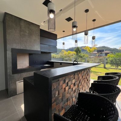 Casa em Condomínio com 404m², 4 quartos, 4 suítes, 2 garagens, no bairro Ingleses em Floranópolis