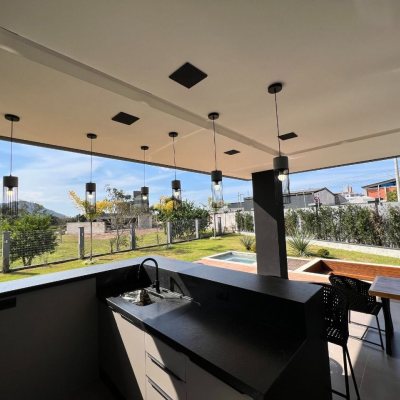 Casa em Condomínio com 404m², 4 quartos, 4 suítes, 2 garagens, no bairro Ingleses em Floranópolis