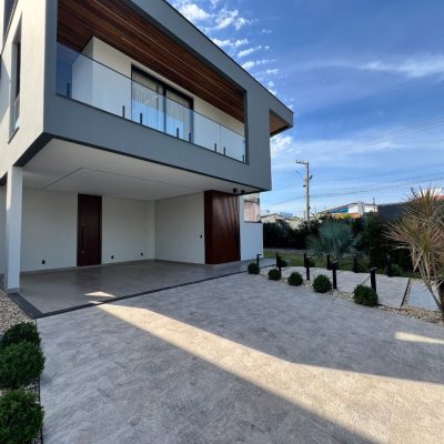Casa em Condomínio com 404m², 4 quartos, 4 suítes, 2 garagens, no bairro Ingleses em Floranópolis