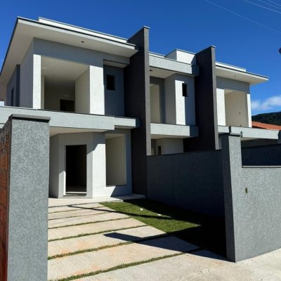 Casa Residencial com 113m², 3 quartos, 2 suítes, 2 garagens, no bairro Ingleses em Floranópolis