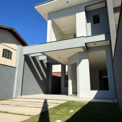 Casa Residencial com 113m², 3 quartos, 2 suítes, 2 garagens, no bairro Ingleses em Floranópolis