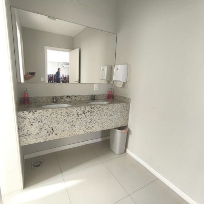 Apartamentos com 61m², 2 quartos, 1 garagem, no bairro Barreiros em São José