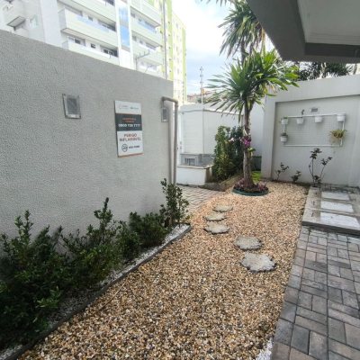 Apartamentos com 61m², 2 quartos, 1 garagem, no bairro Barreiros em São José
