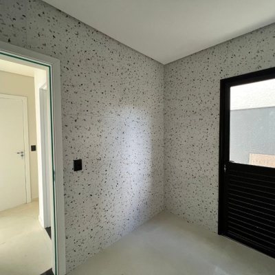 Casa em Condomínio com 272m², 3 quartos (sendo 3 suítes), 2 garagens, no bairro São João Do Rio Vermelho em Florianópolis