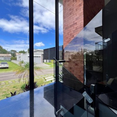 Casa em Condomínio com 272m², 3 quartos (sendo 3 suítes), 2 garagens, no bairro São João Do Rio Vermelho em Florianópolis