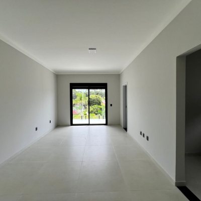 Casa em Condomínio com 272m², 3 quartos (sendo 3 suítes), 2 garagens, no bairro São João Do Rio Vermelho em Florianópolis