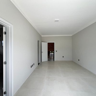 Casa em Condomínio com 272m², 3 quartos (sendo 3 suítes), 2 garagens, no bairro São João Do Rio Vermelho em Florianópolis