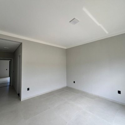 Casa em Condomínio com 272m², 3 quartos (sendo 3 suítes), 2 garagens, no bairro São João Do Rio Vermelho em Florianópolis