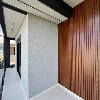 Casa em Condomínio com 272m², 3 quartos (sendo 3 suítes), 2 garagens, no bairro São João Do Rio Vermelho em Florianópolis