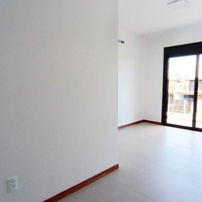 Casa Residencial com 140m², 3 quartos, 1 suíte, 2 garagens, no bairro Campeche em Florianópolis