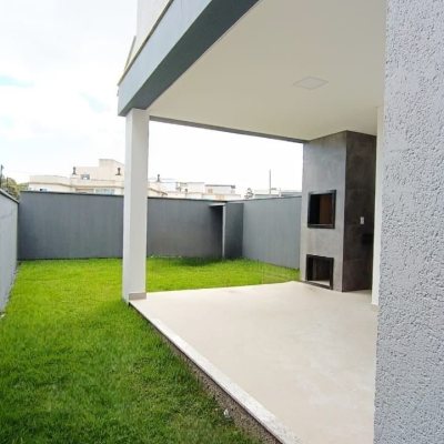 Casa Residencial com 140m², 3 quartos, 1 suíte, 2 garagens, no bairro Campeche em Florianópolis