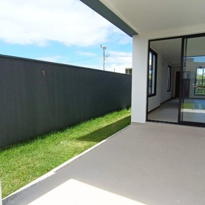 Casa Residencial com 140m², 3 quartos, 1 suíte, 2 garagens, no bairro Campeche em Florianópolis