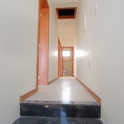 Casa Residencial com 140m², 3 quartos, 1 suíte, 2 garagens, no bairro Campeche em Florianópolis