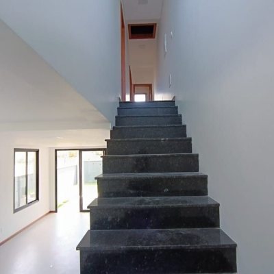 Casa Residencial com 140m², 3 quartos, 1 suíte, 2 garagens, no bairro Campeche em Florianópolis