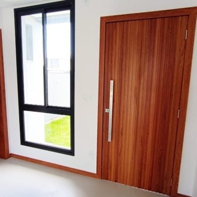 Casa Residencial com 140m², 3 quartos, 1 suíte, 2 garagens, no bairro Campeche em Florianópolis