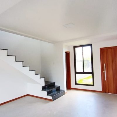 Casa Residencial com 140m², 3 quartos, 1 suíte, 2 garagens, no bairro Campeche em Florianópolis