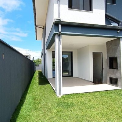Casa Residencial com 140m², 3 quartos, 1 suíte, 2 garagens, no bairro Campeche em Florianópolis