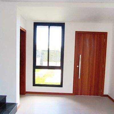 Casa Residencial com 140m², 3 quartos, 1 suíte, 2 garagens, no bairro Campeche em Florianópolis