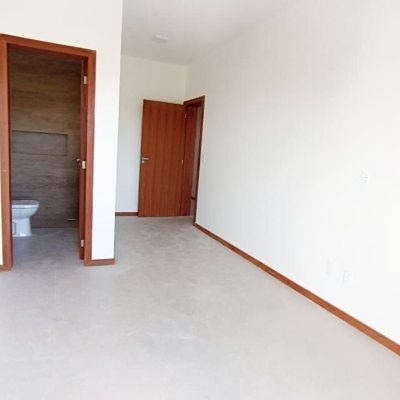 Casa Residencial com 140m², 3 quartos, 1 suíte, 2 garagens, no bairro Campeche em Florianópolis