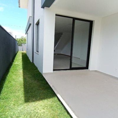 Casa Residencial com 140m², 3 quartos, 1 suíte, 2 garagens, no bairro Campeche em Florianópolis