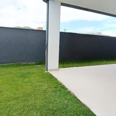 Casa Residencial com 140m², 3 quartos, 1 suíte, 2 garagens, no bairro Campeche em Florianópolis