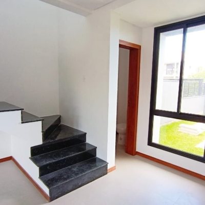 Casa Residencial com 140m², 3 quartos, 1 suíte, 2 garagens, no bairro Campeche em Florianópolis