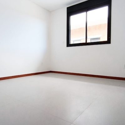 Casa Residencial com 140m², 3 quartos, 1 suíte, 2 garagens, no bairro Campeche em Florianópolis