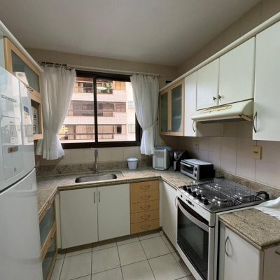 Apartamentos com 139m², 4 quartos, 1 suíte, 2 garagens, no bairro Centro em Florianópolis