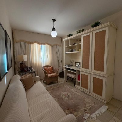 Apartamentos com 139m², 4 quartos, 1 suíte, 2 garagens, no bairro Centro em Florianópolis
